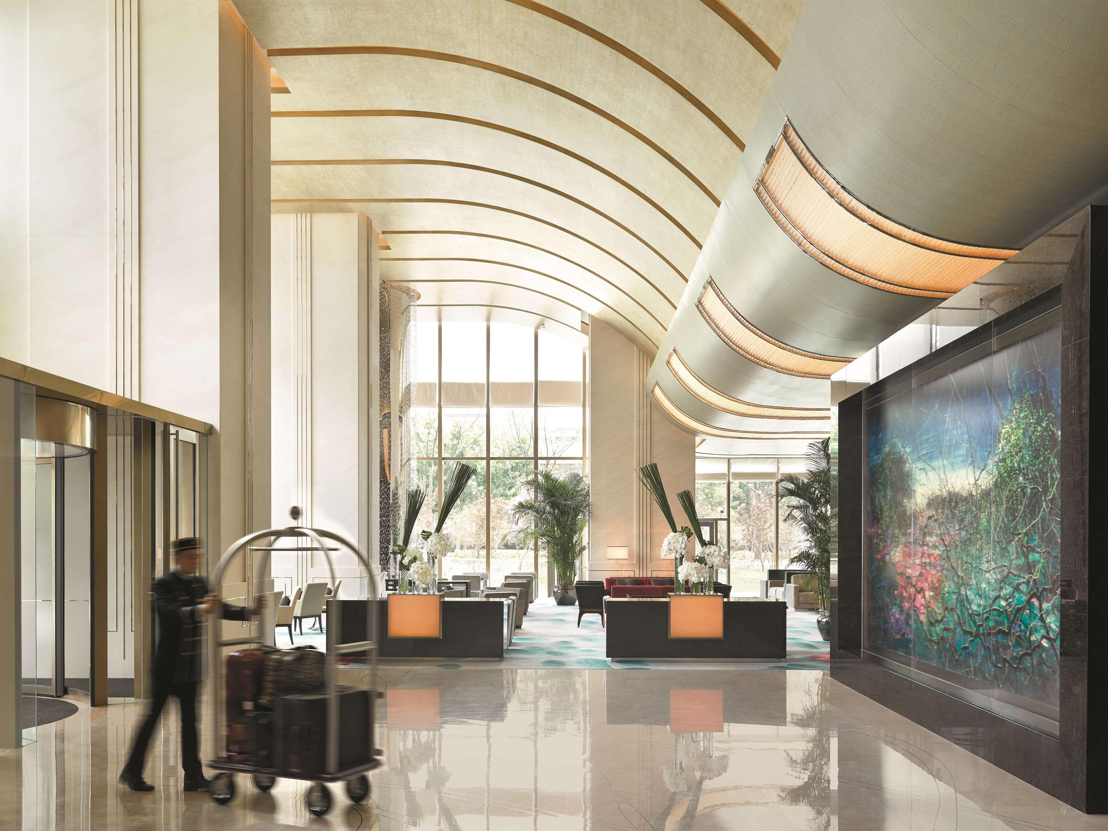 Jing An Shangri-La, Шанхай Экстерьер фото