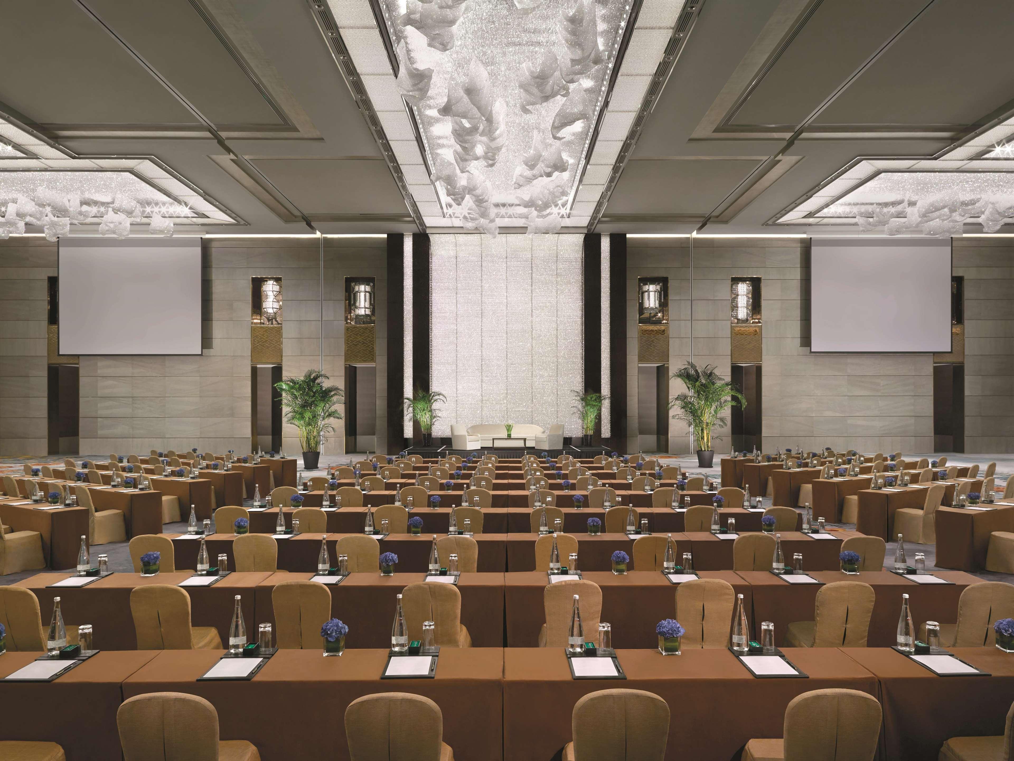 Jing An Shangri-La, Шанхай Экстерьер фото